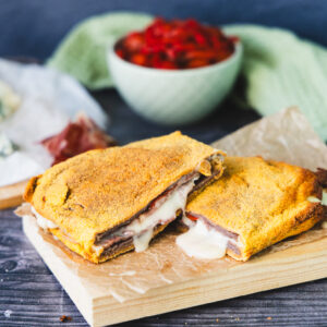 Cachopo con Queso Azul, Jamon Serrano y Pimiento Rojo del Piquillo (400/500g))